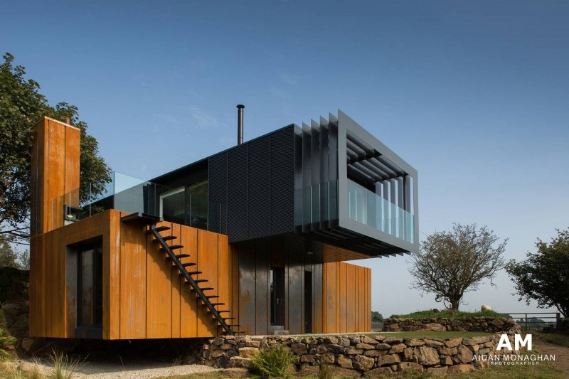Grillagh Water House: Iconic Cantilevered Shipping Container Architecture